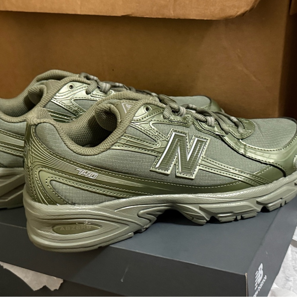 New Balance Men's Green Athletic Shoes